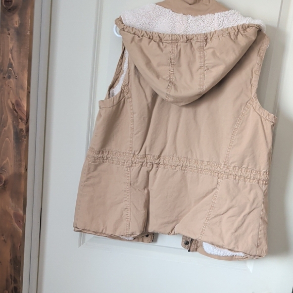 Beige Sherpa-Lined Women's Vest - Picture 3 of 3